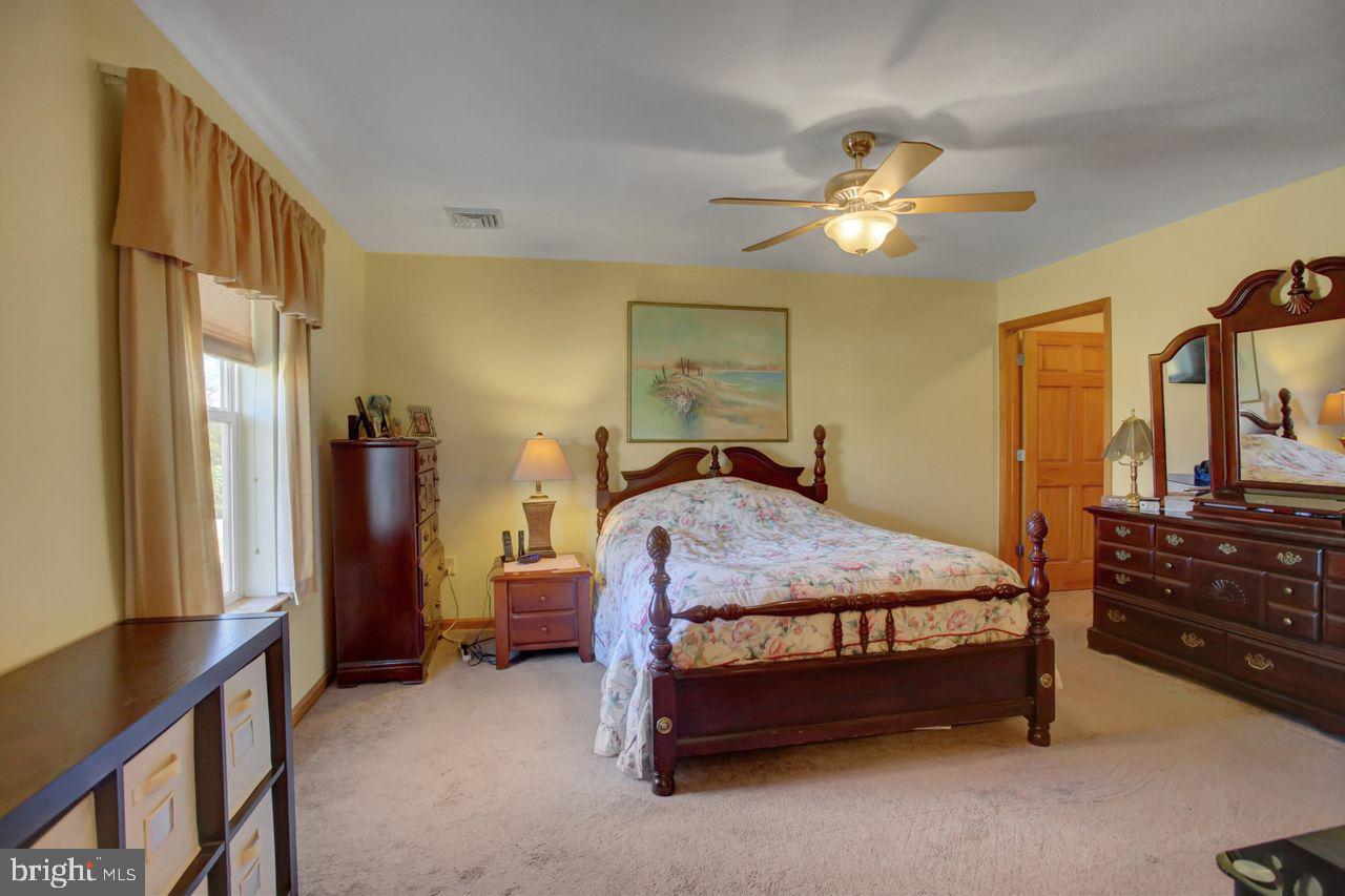 102 Colonial Ct