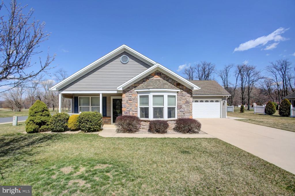 102 Colonial Ct