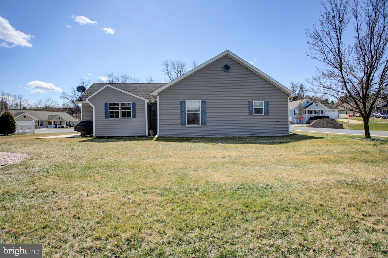 102 Colonial Ct