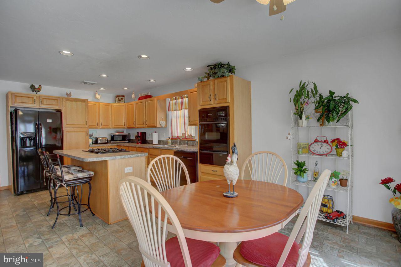 102 Colonial Ct