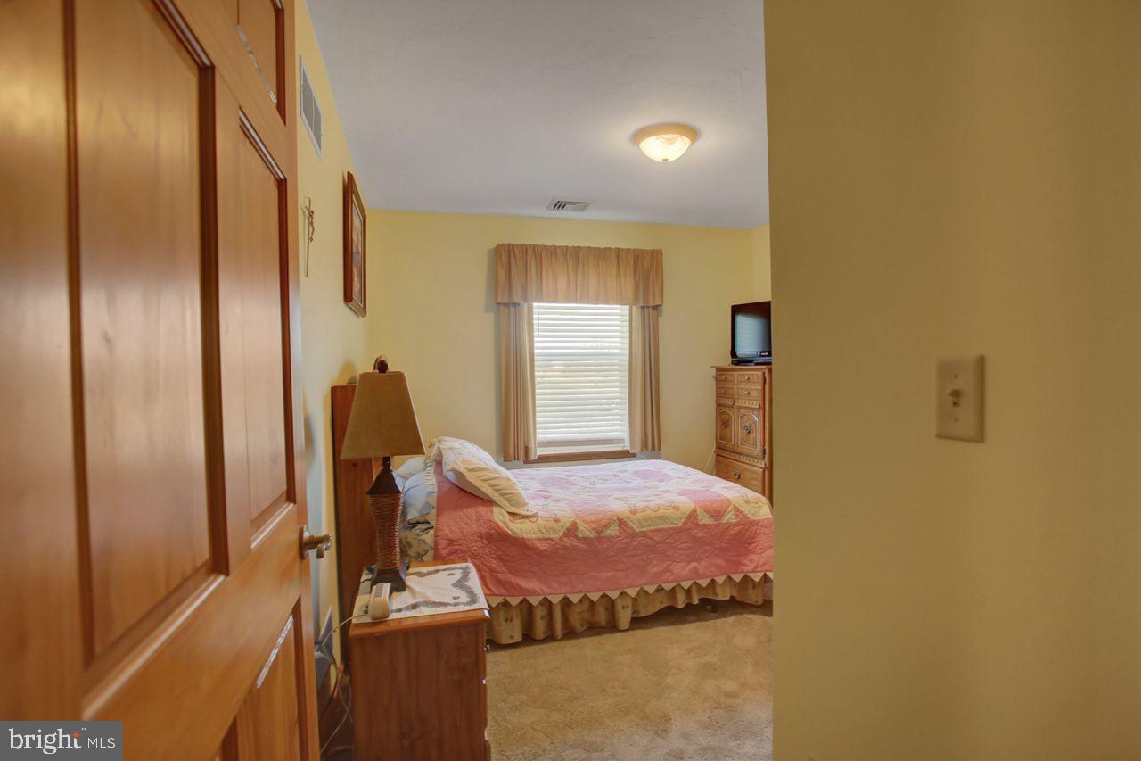 102 Colonial Ct