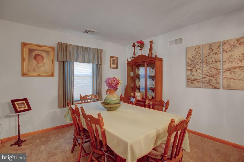 102 Colonial Ct