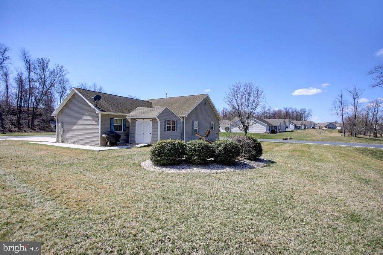 102 Colonial Ct
