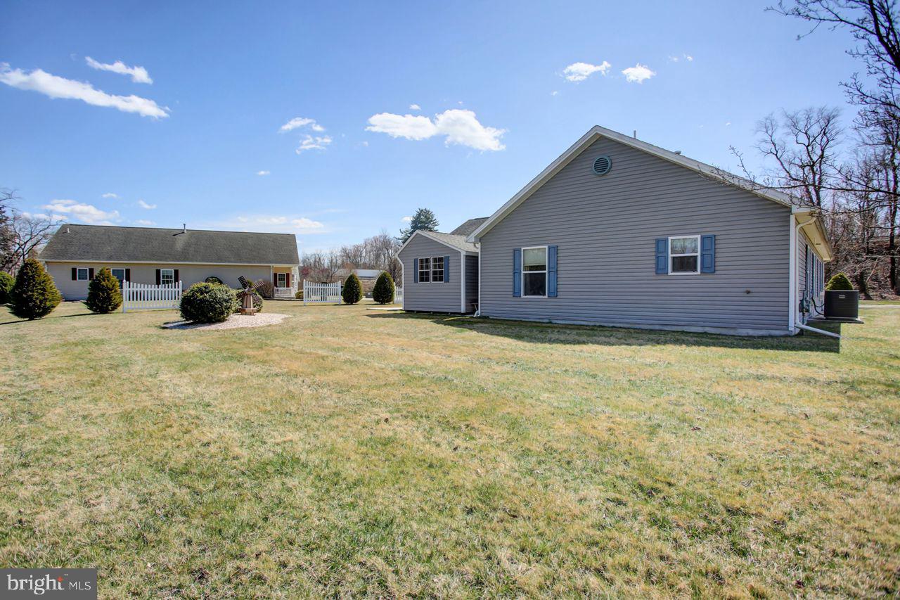 102 Colonial Ct