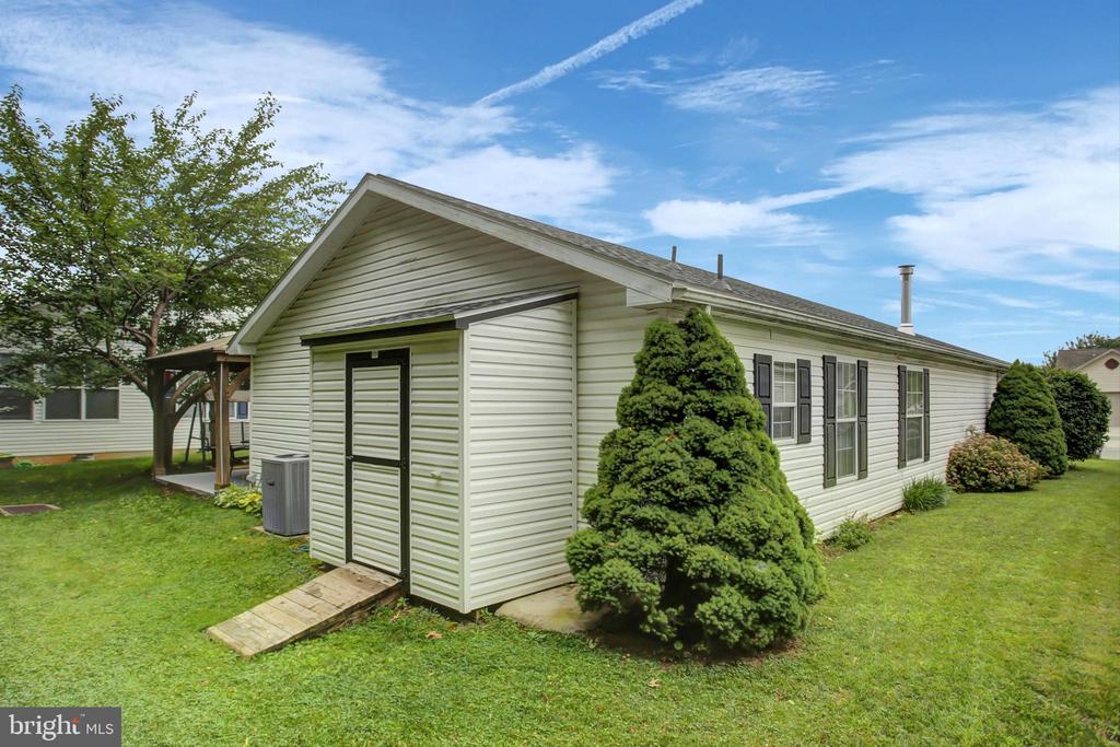22 Lantern Ln