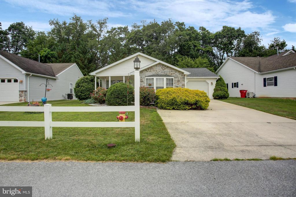 22 Lantern Ln
