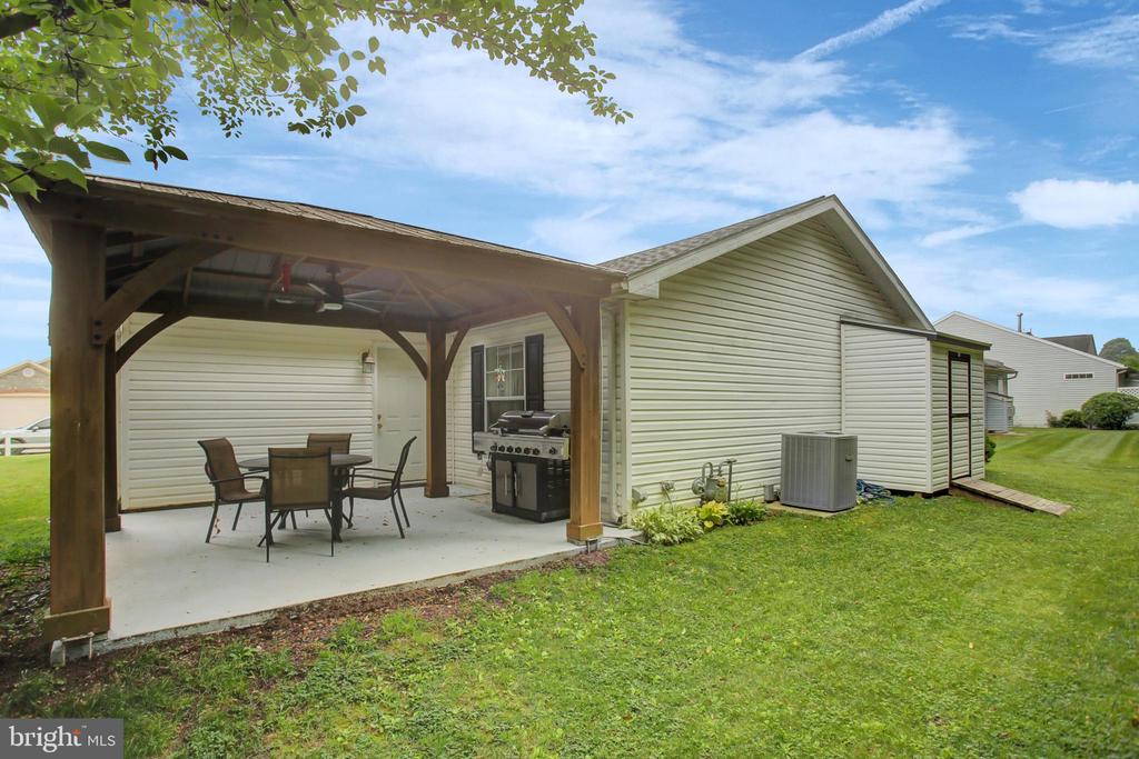 22 Lantern Ln