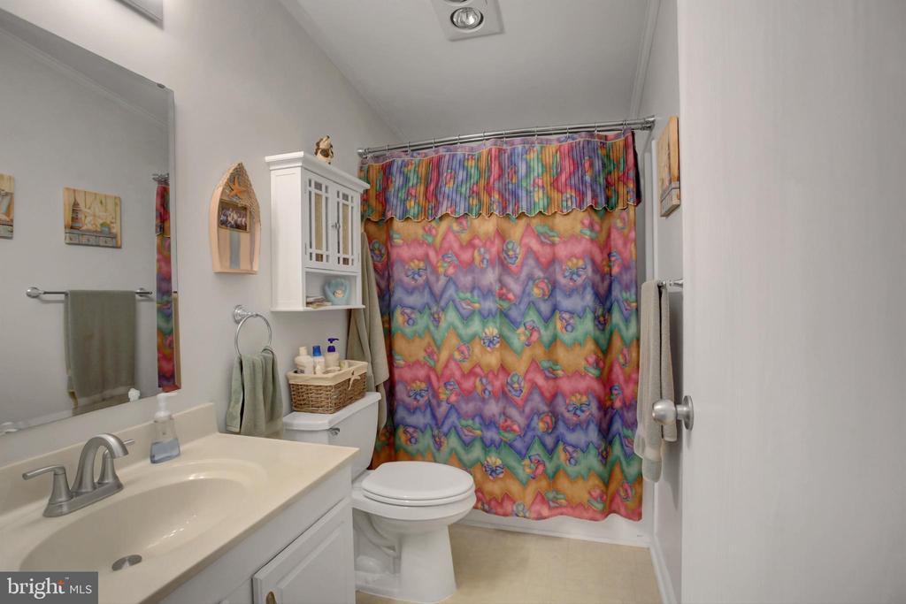 22 Lantern Ln