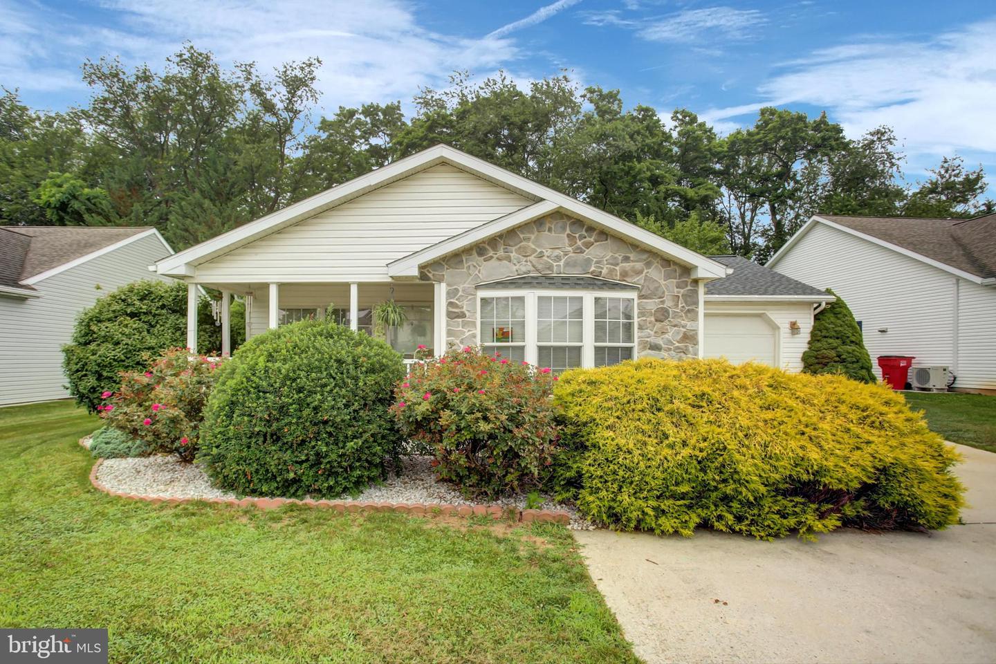 22 Lantern Ln