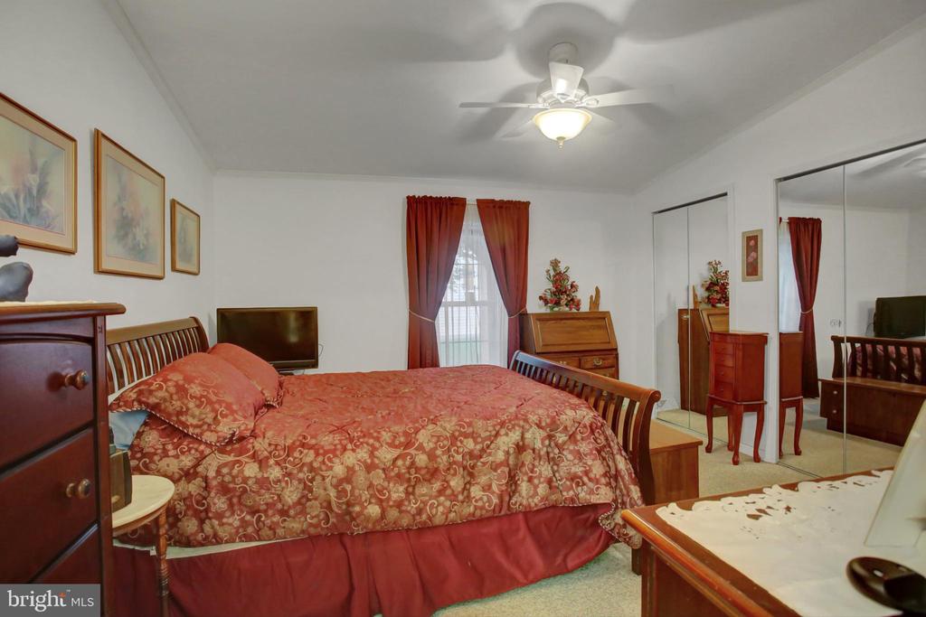 22 Lantern Ln