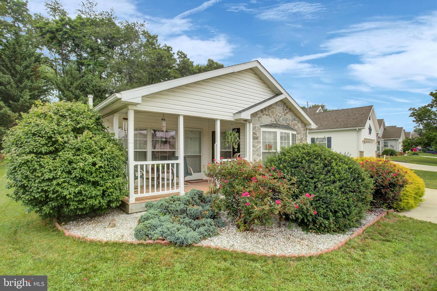 22 Lantern Ln