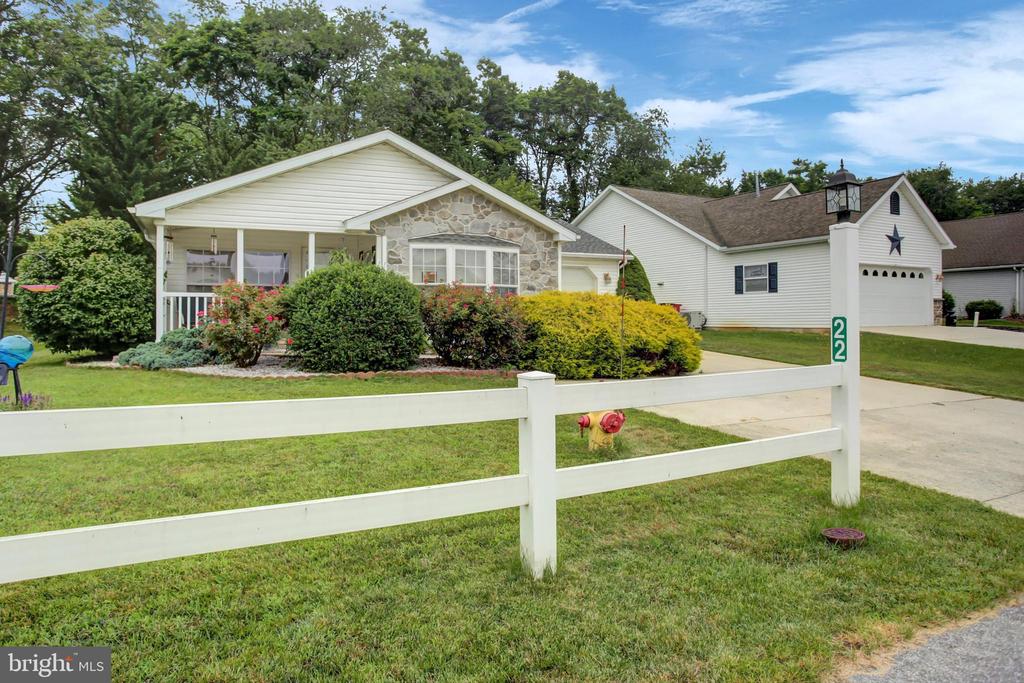 22 Lantern Ln