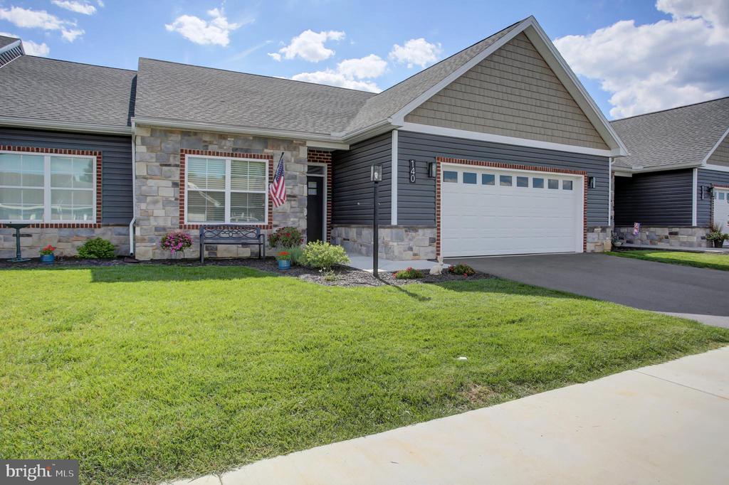 140 BLACKBIRD LANE
