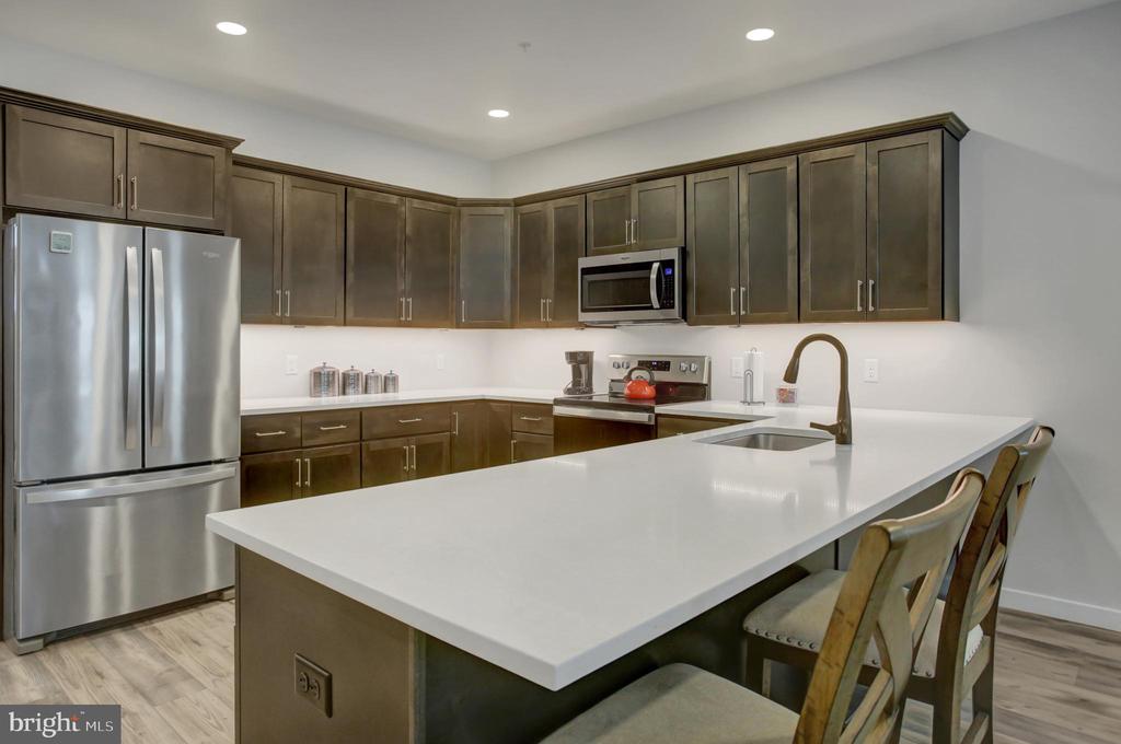 140 BLACKBIRD LANE