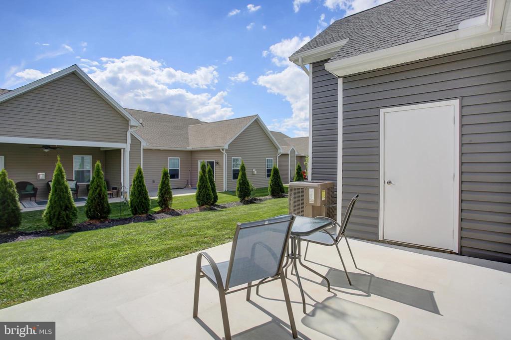140 BLACKBIRD LANE