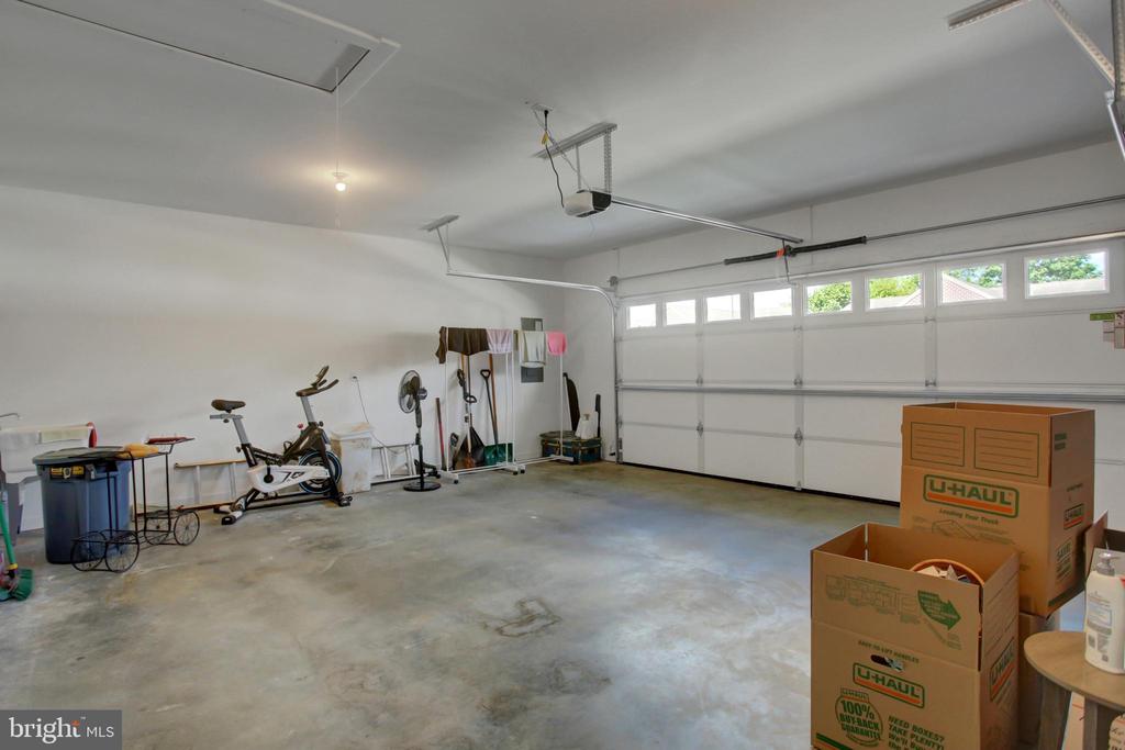 140 BLACKBIRD LANE