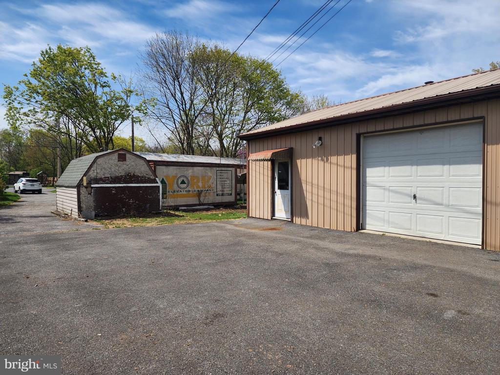 109 NEIL ROAD