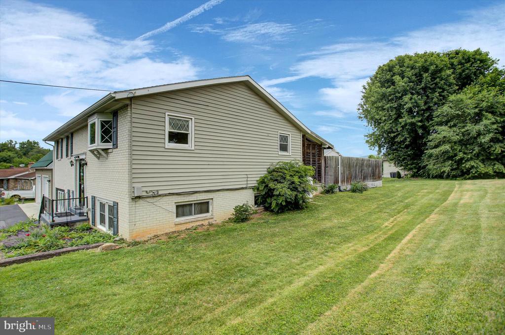 108 WILLOW DRIVE