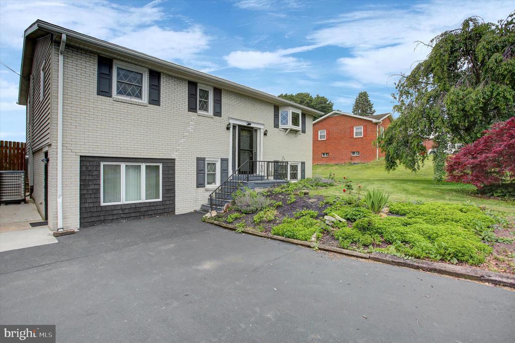 108 WILLOW DRIVE