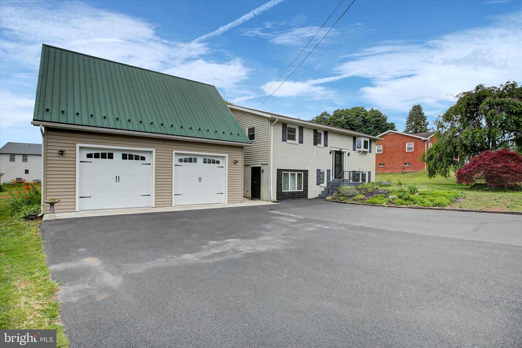 108 WILLOW DRIVE