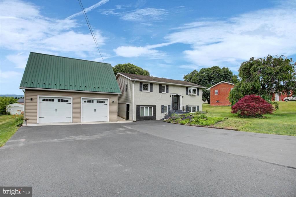 108 WILLOW DRIVE