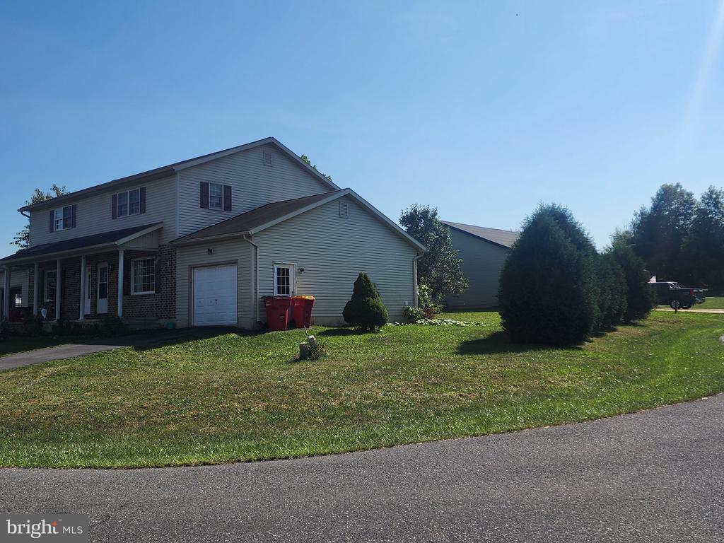 3 HOLLY COURT