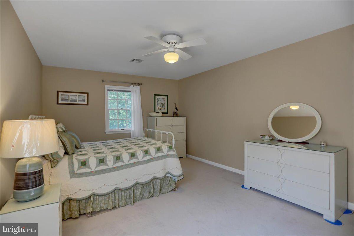 6147 Greenbriar Ln