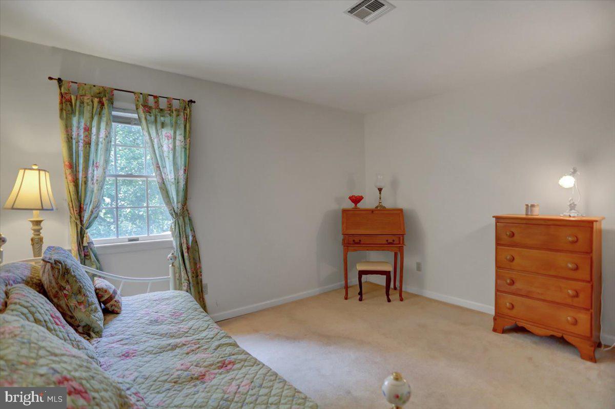 6147 Greenbriar Ln