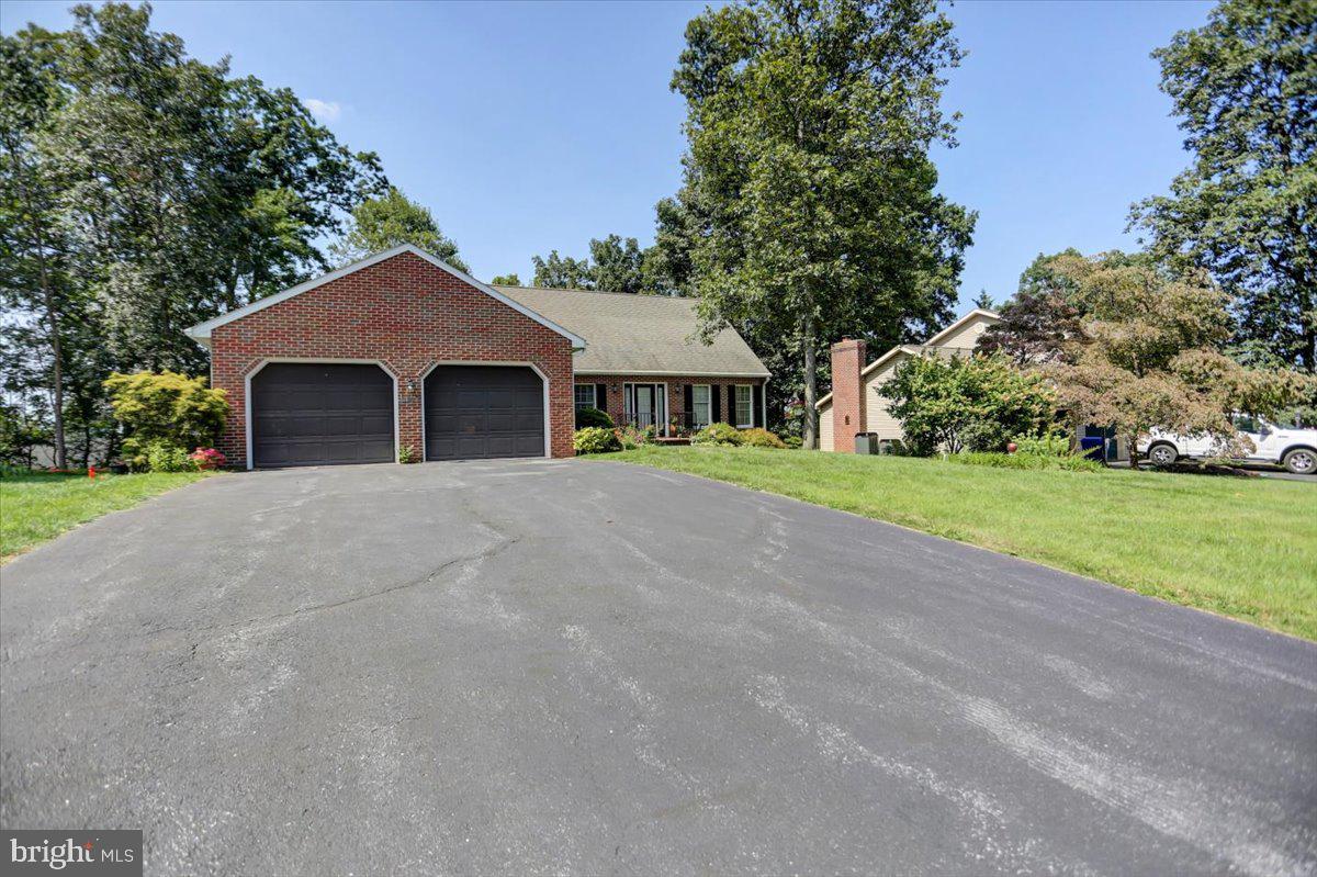 6147 Greenbriar Ln