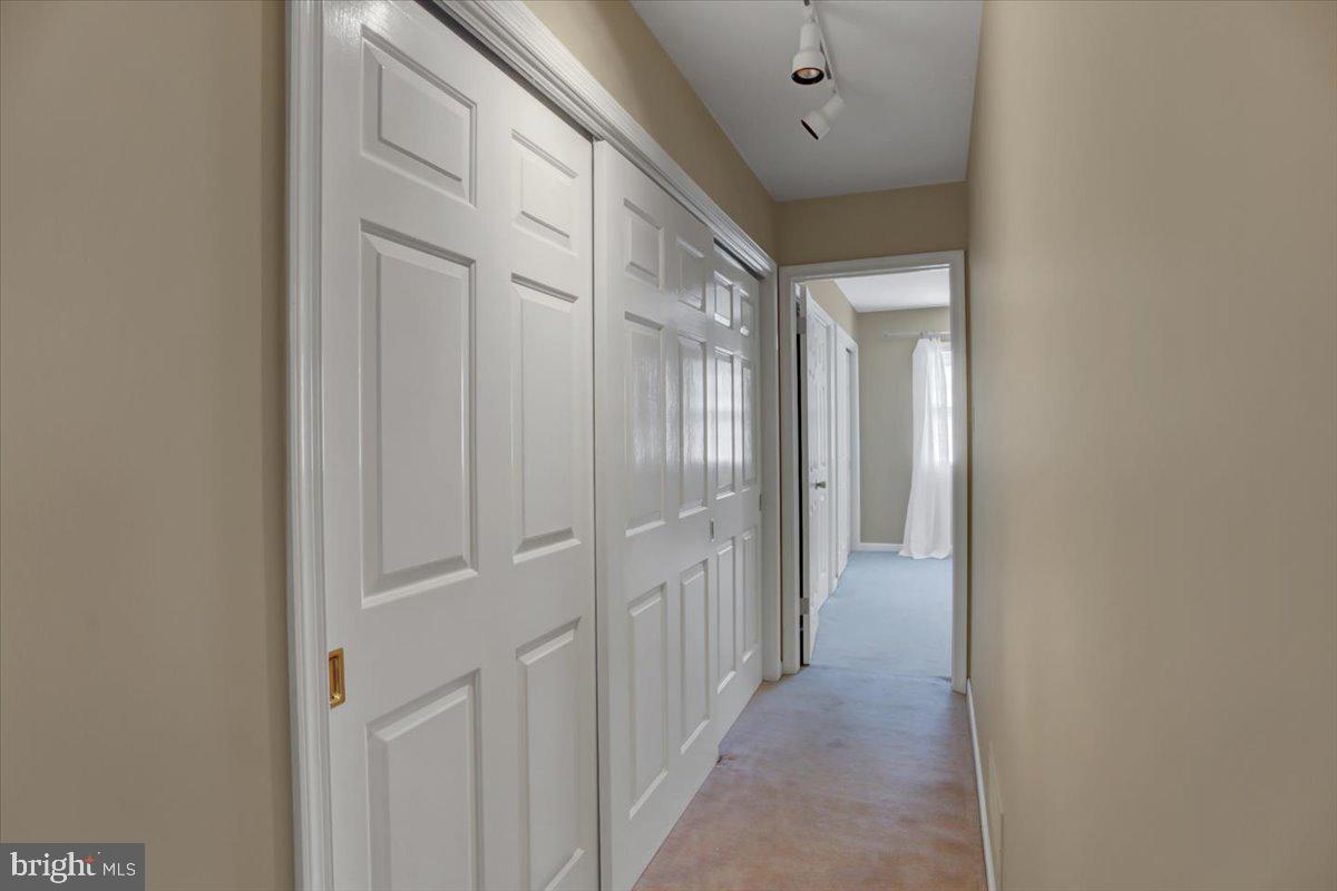 6147 Greenbriar Ln