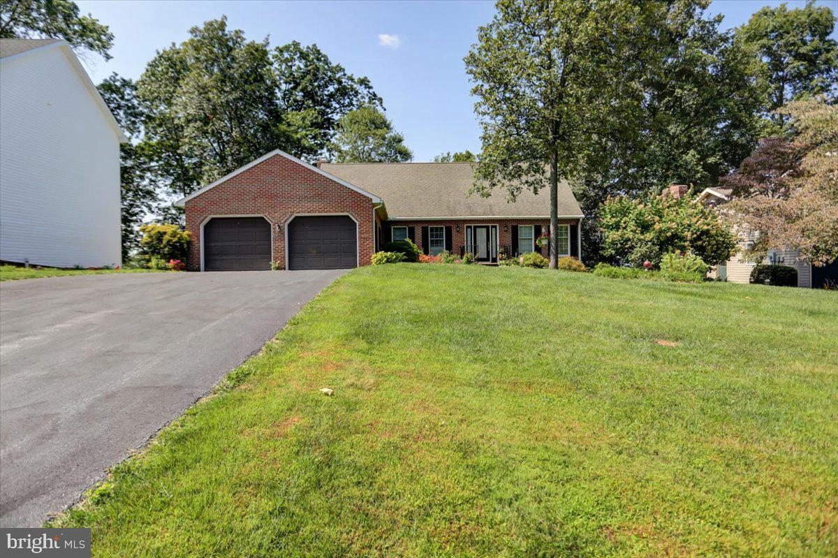 6147 Greenbriar Ln