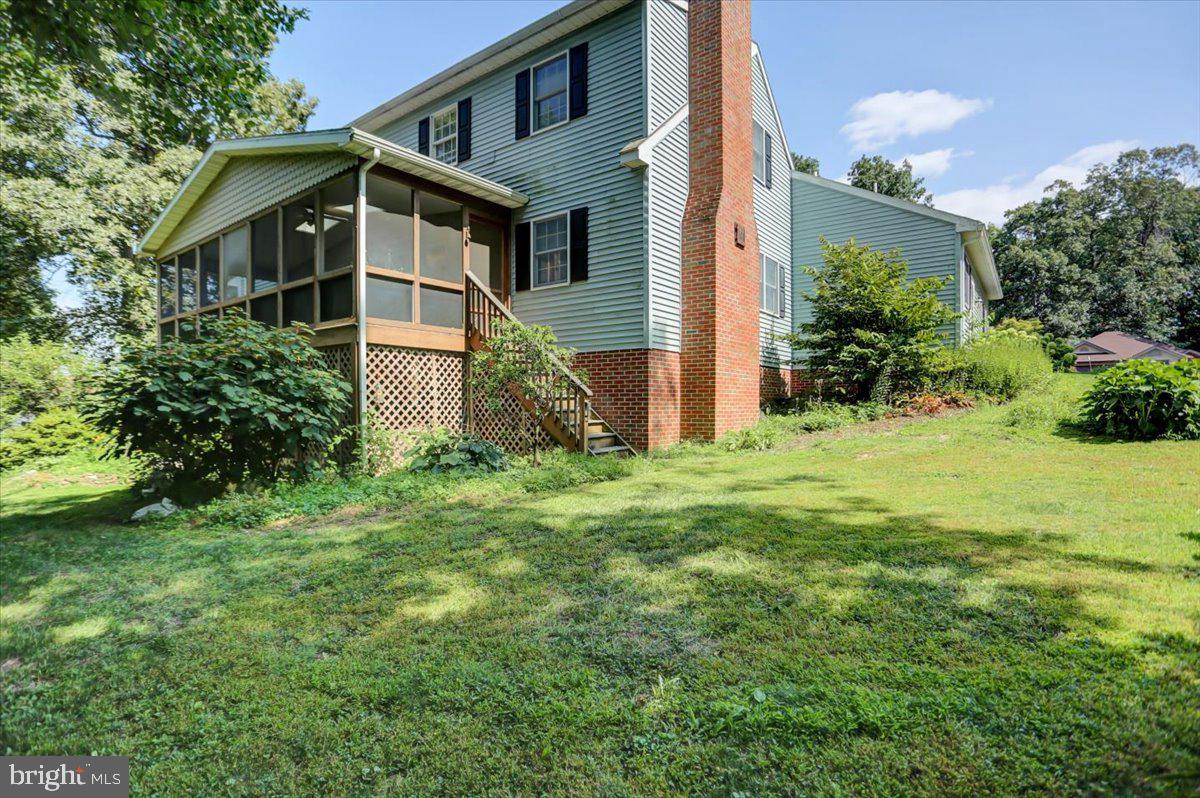 6147 Greenbriar Ln