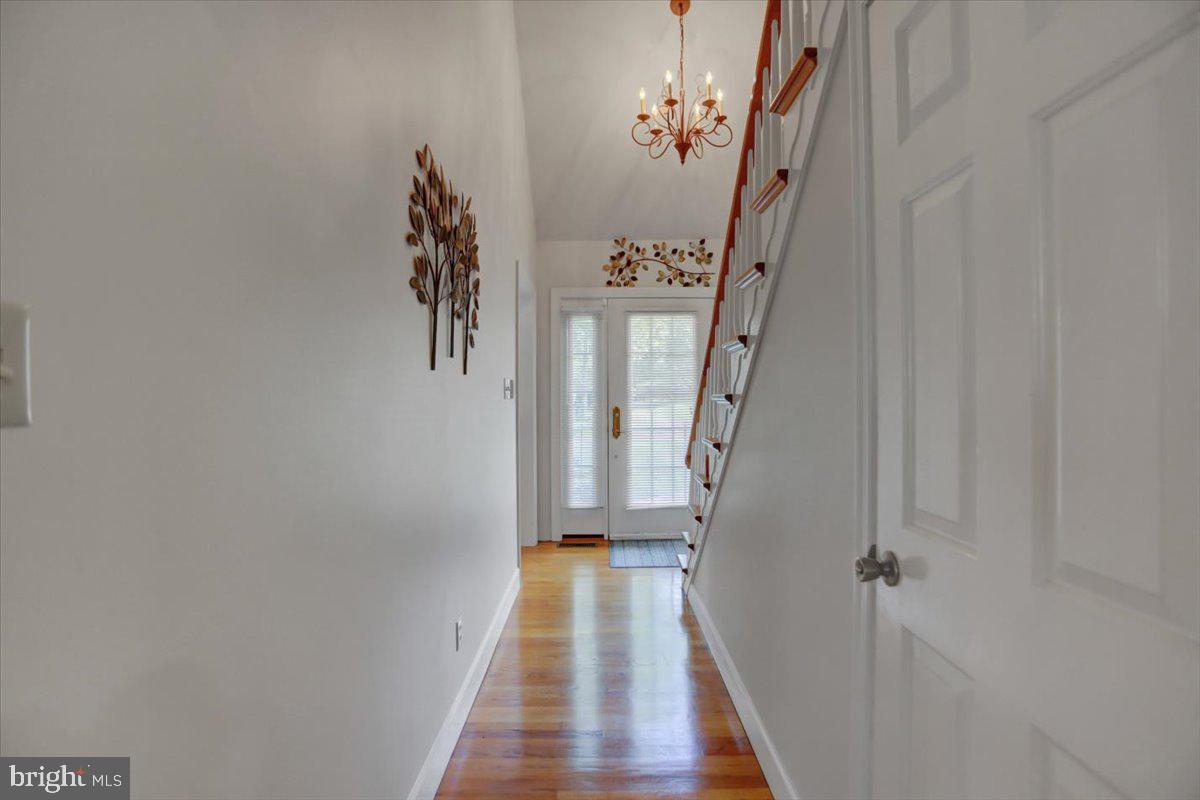 6147 Greenbriar Ln