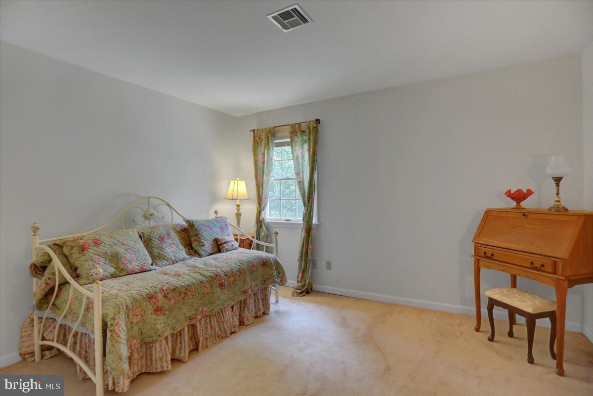 6147 Greenbriar Ln