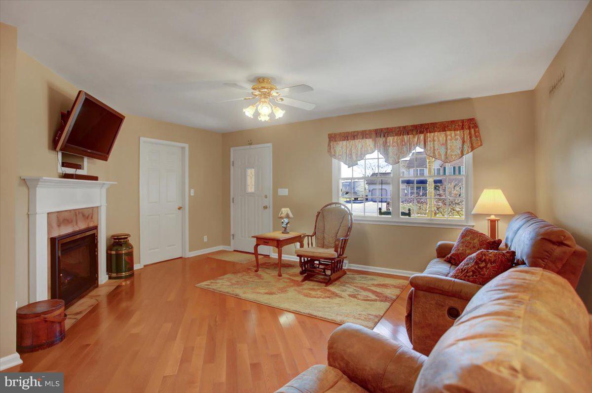 313 Bradley Ln
