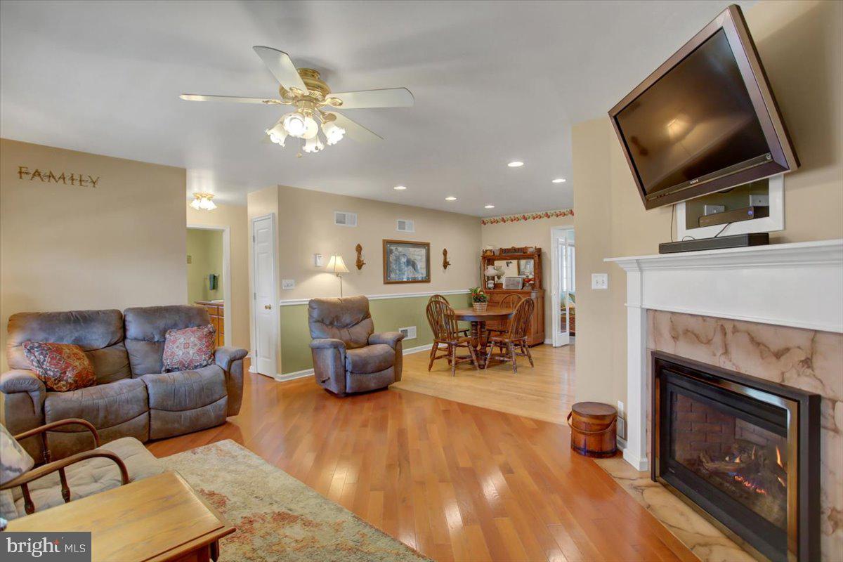 313 Bradley Ln