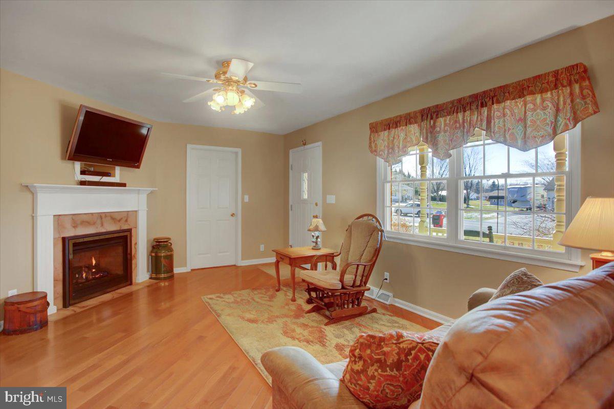 313 Bradley Ln