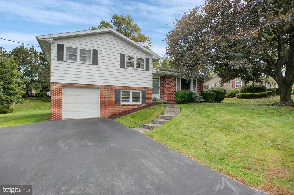1042 LAURICH DRIVE 18