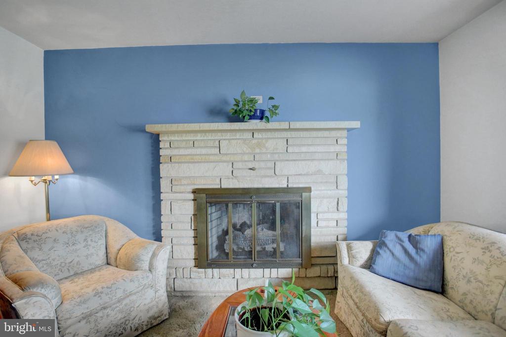 1042 LAURICH DRIVE 18