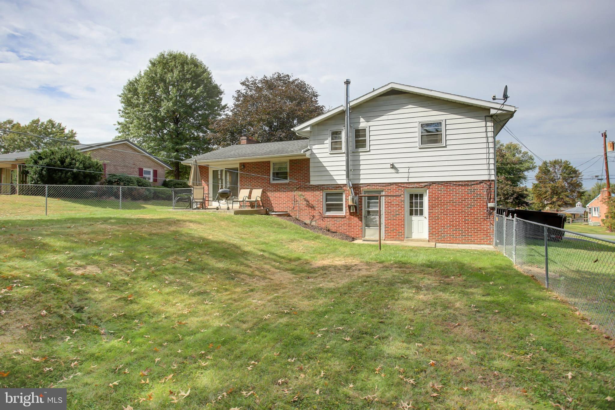 1042 LAURICH DRIVE 18