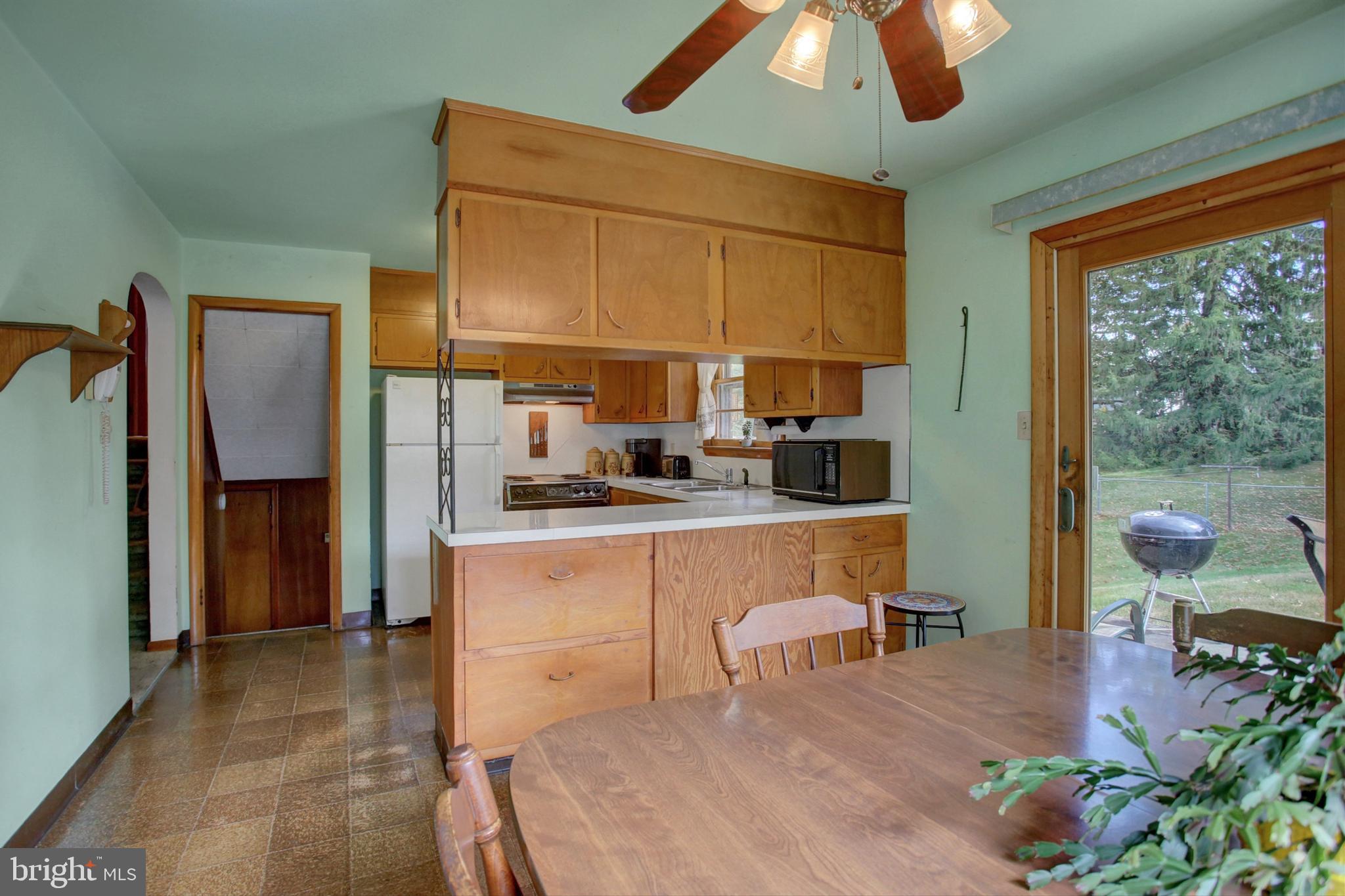 1042 LAURICH DRIVE 18