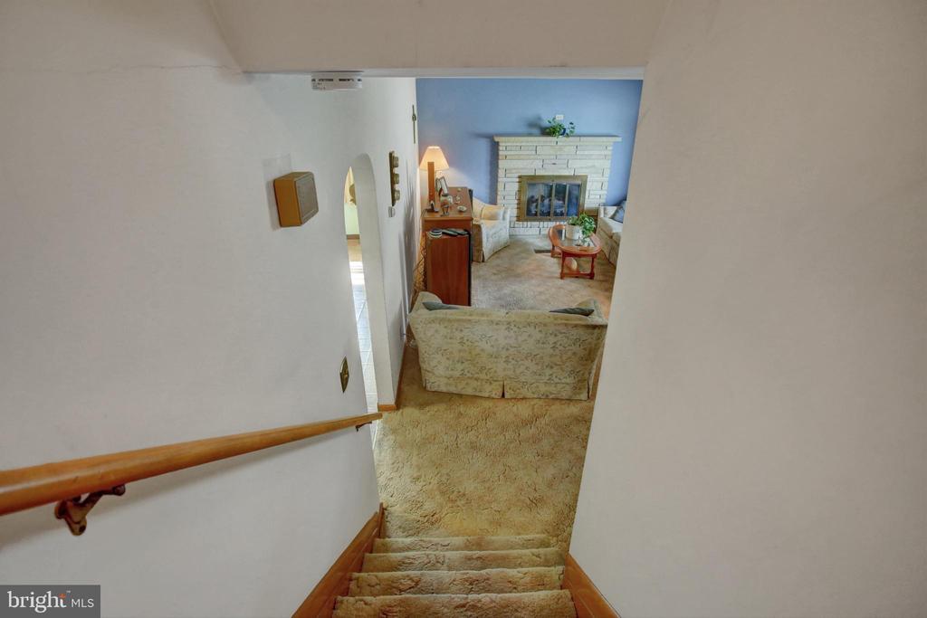 1042 LAURICH DRIVE 18