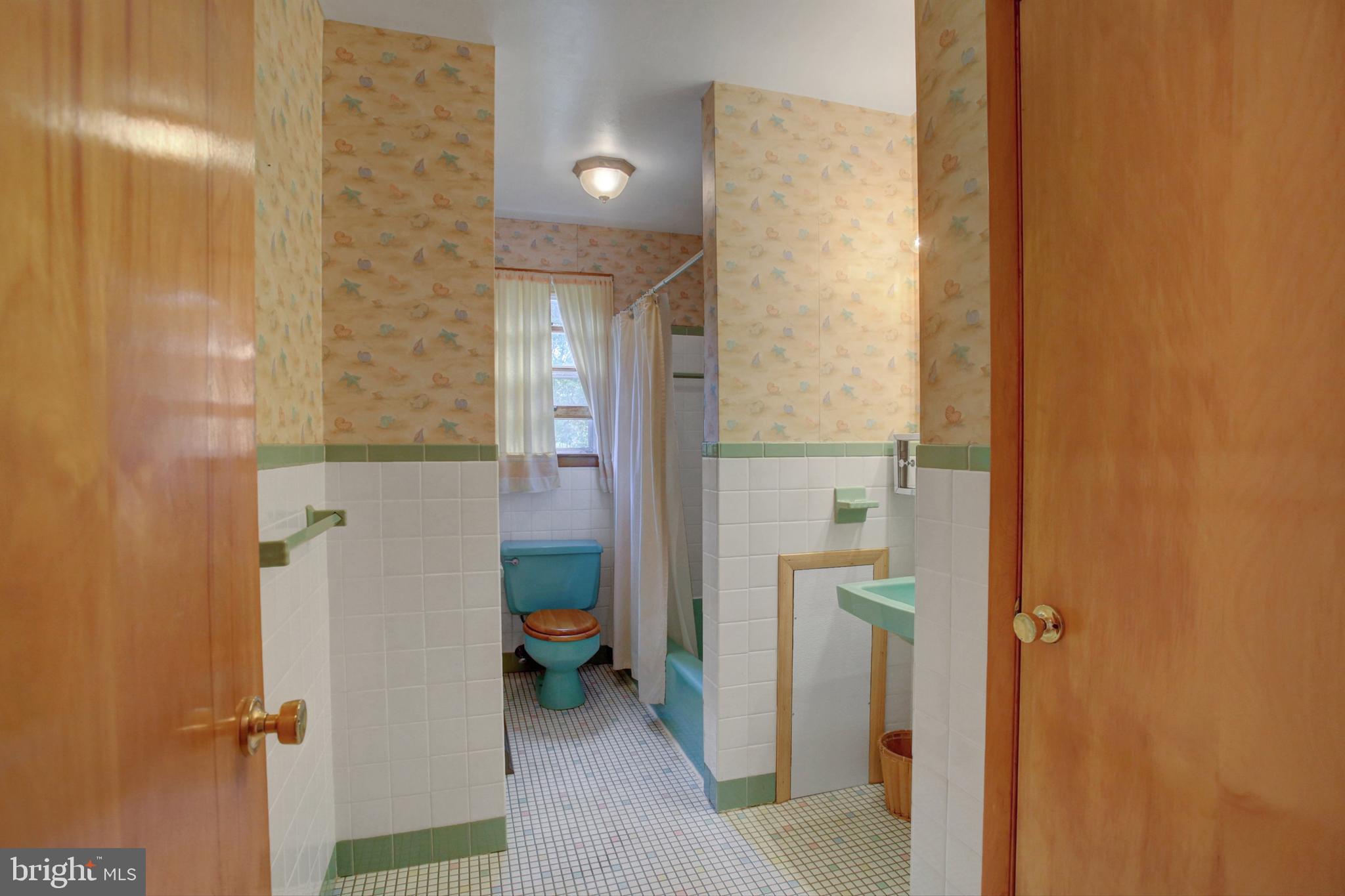 1042 LAURICH DRIVE 18