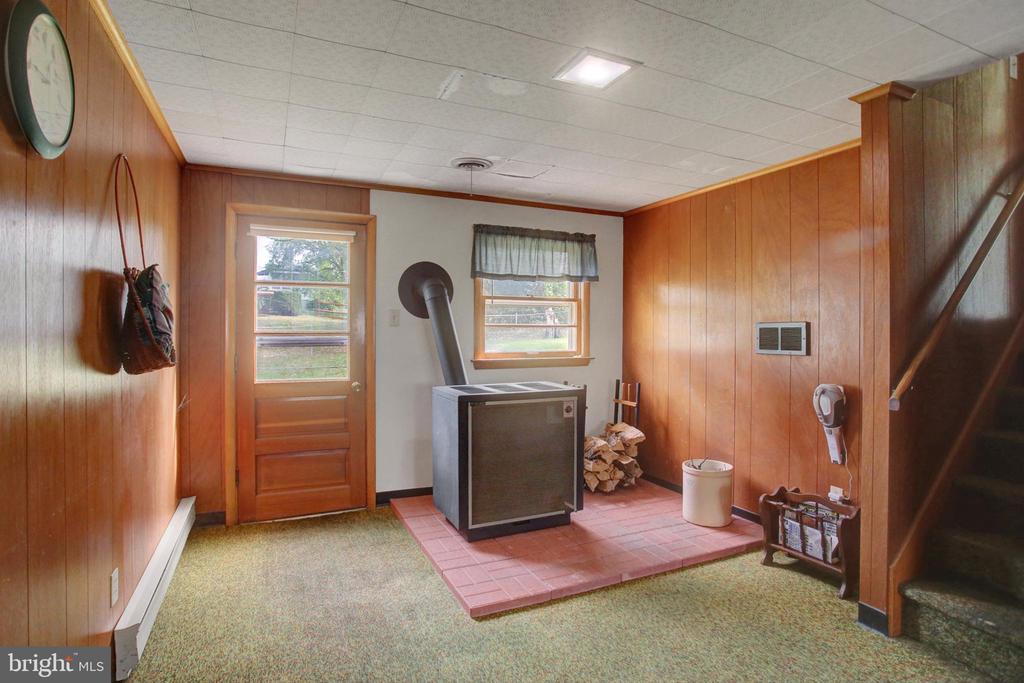 1042 LAURICH DRIVE 18