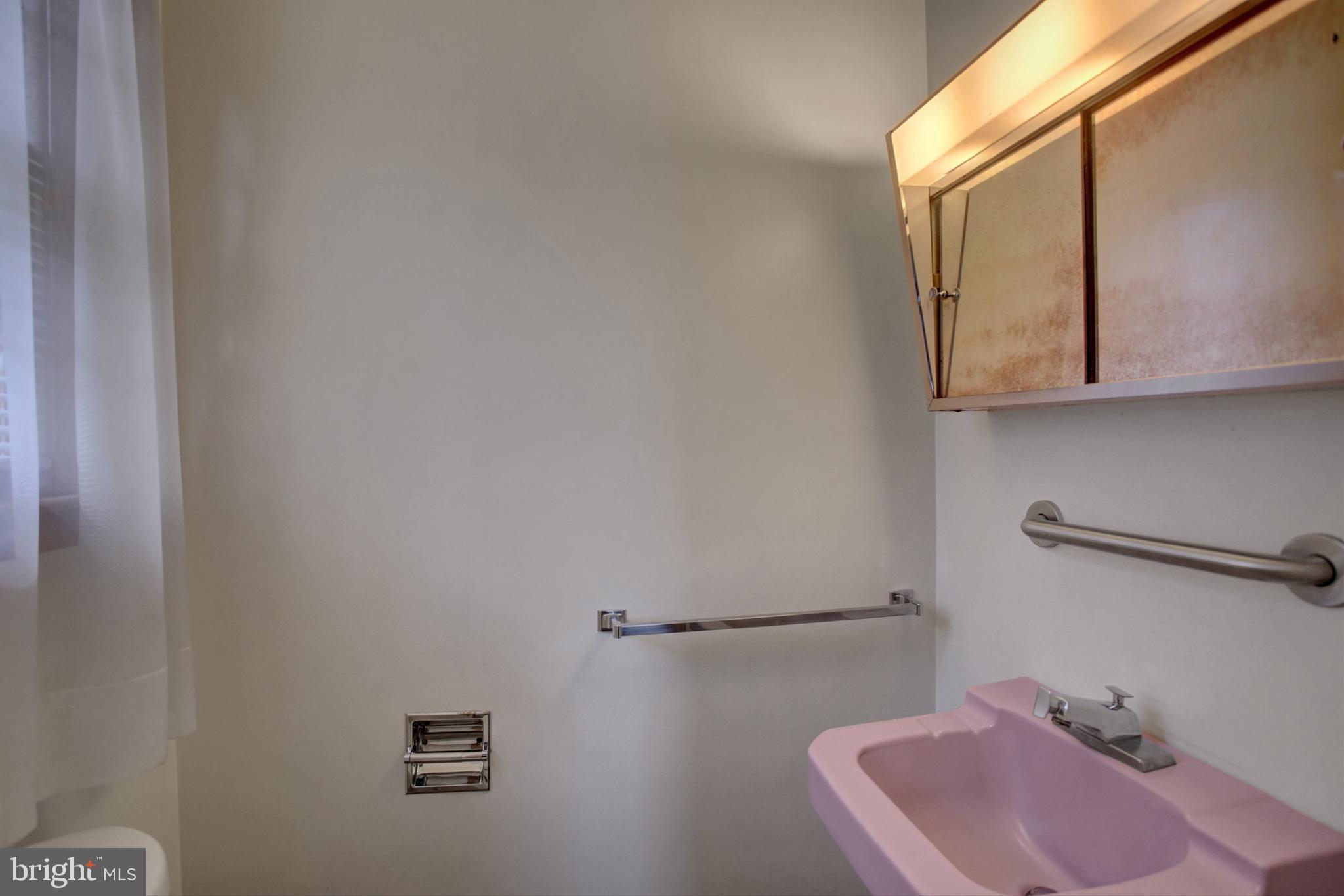 1042 LAURICH DRIVE 18