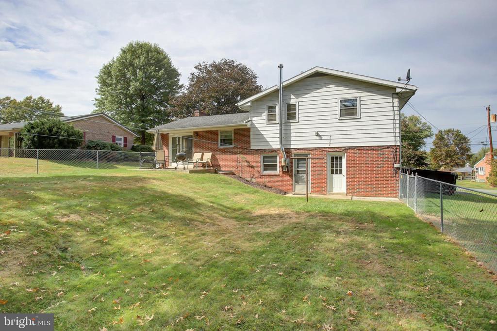 1042 LAURICH DRIVE 18