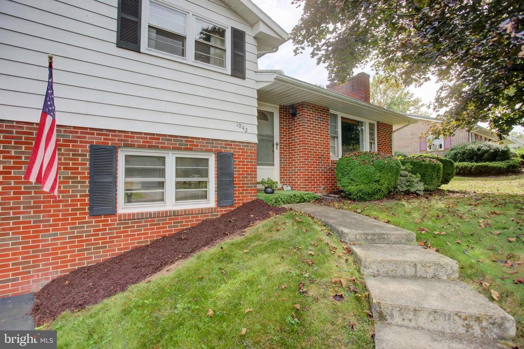 1042 LAURICH DRIVE 18