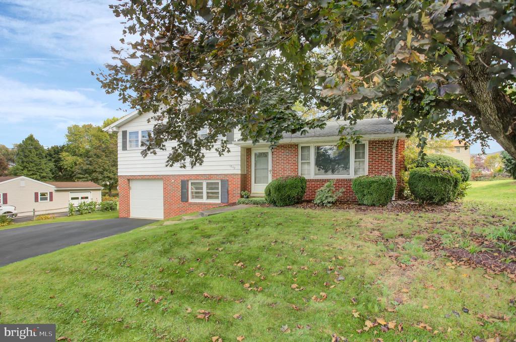 1042 LAURICH DRIVE 18
