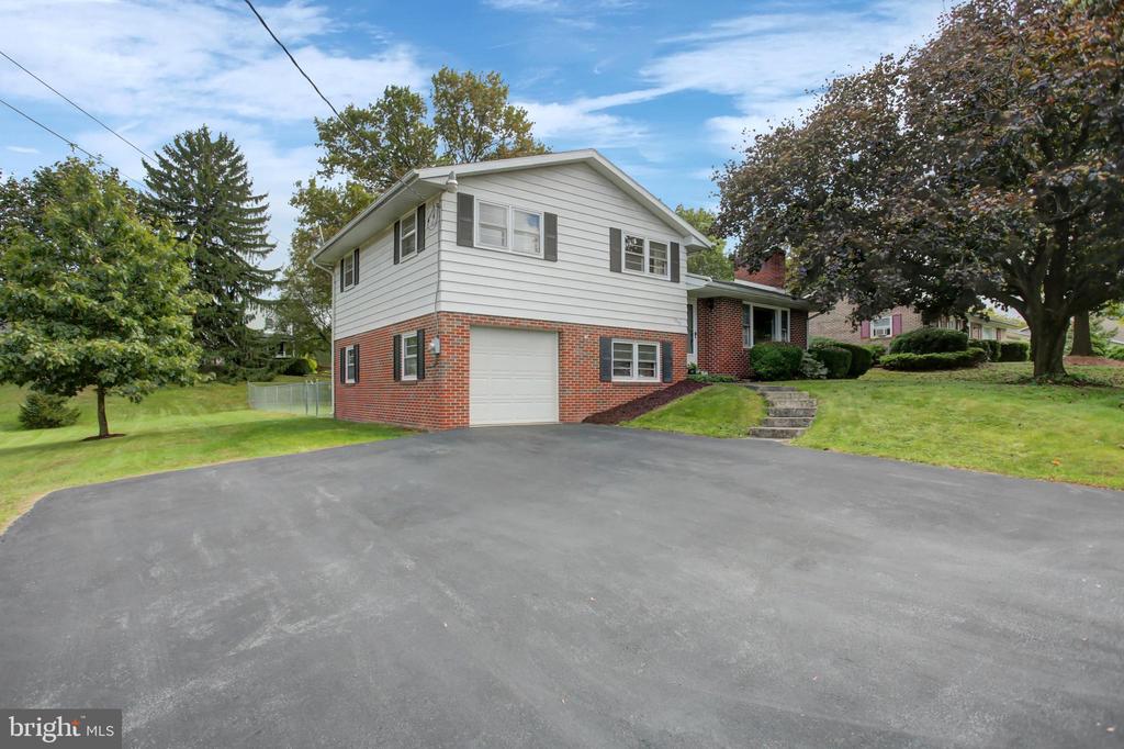 1042 LAURICH DRIVE 18