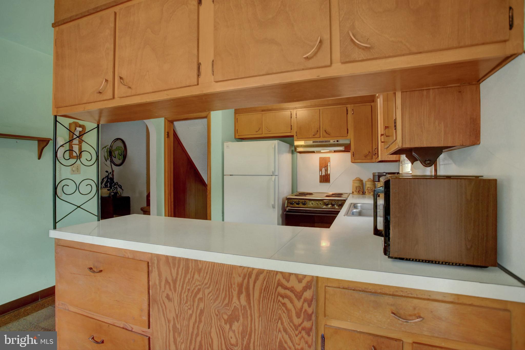 1042 LAURICH DRIVE 18